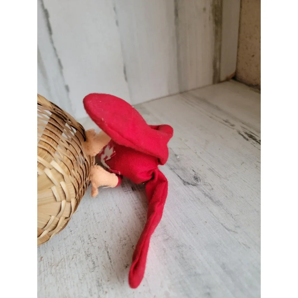 Annalee Mr Mrs Santa Claus carrying basket Xmas vintage home decor unique